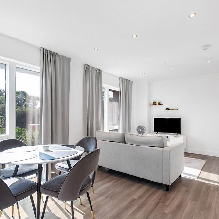 Modern 1 Bedroom Apartment With Parking In Colindale, London 埃奇韦尔 外观 照片