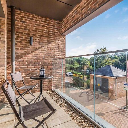 Modern 1 Bedroom Apartment With Parking In Colindale, London 埃奇韦尔 外观 照片