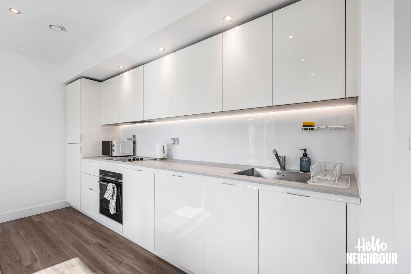 Modern 1 Bedroom Apartment With Parking In Colindale, London 埃奇韦尔 外观 照片